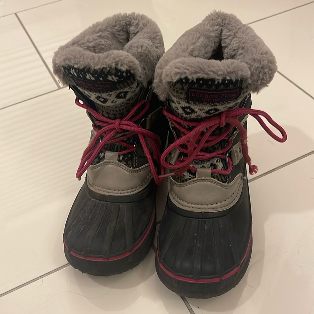 Girls London Fog snow boots. Size 1